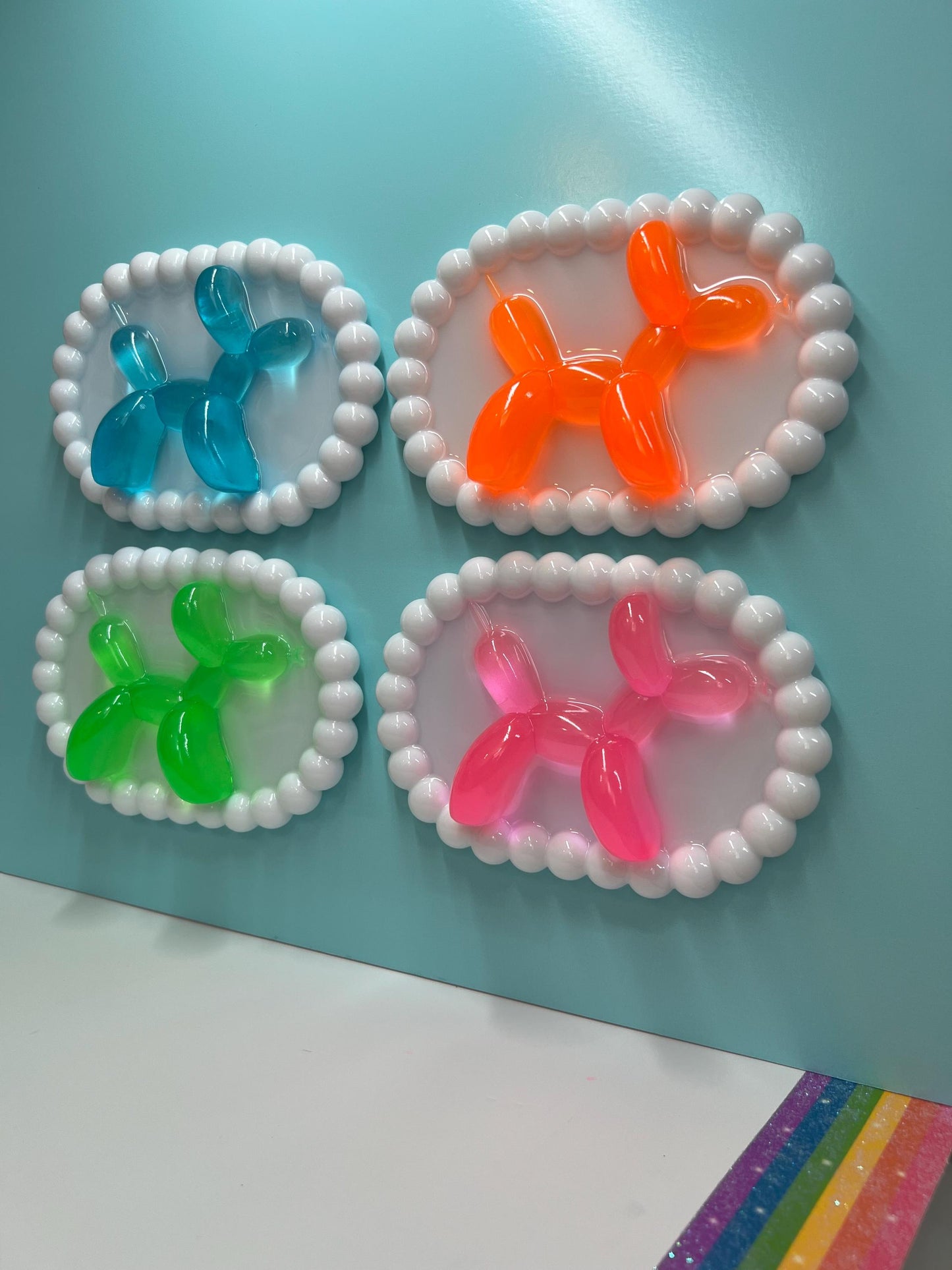 3D Balloon Dog Wall Art – Pop Art Candy Sculpture, Neon Resin Decor, Kawaii Dopamine Art, Colorful Mini Wall Piece