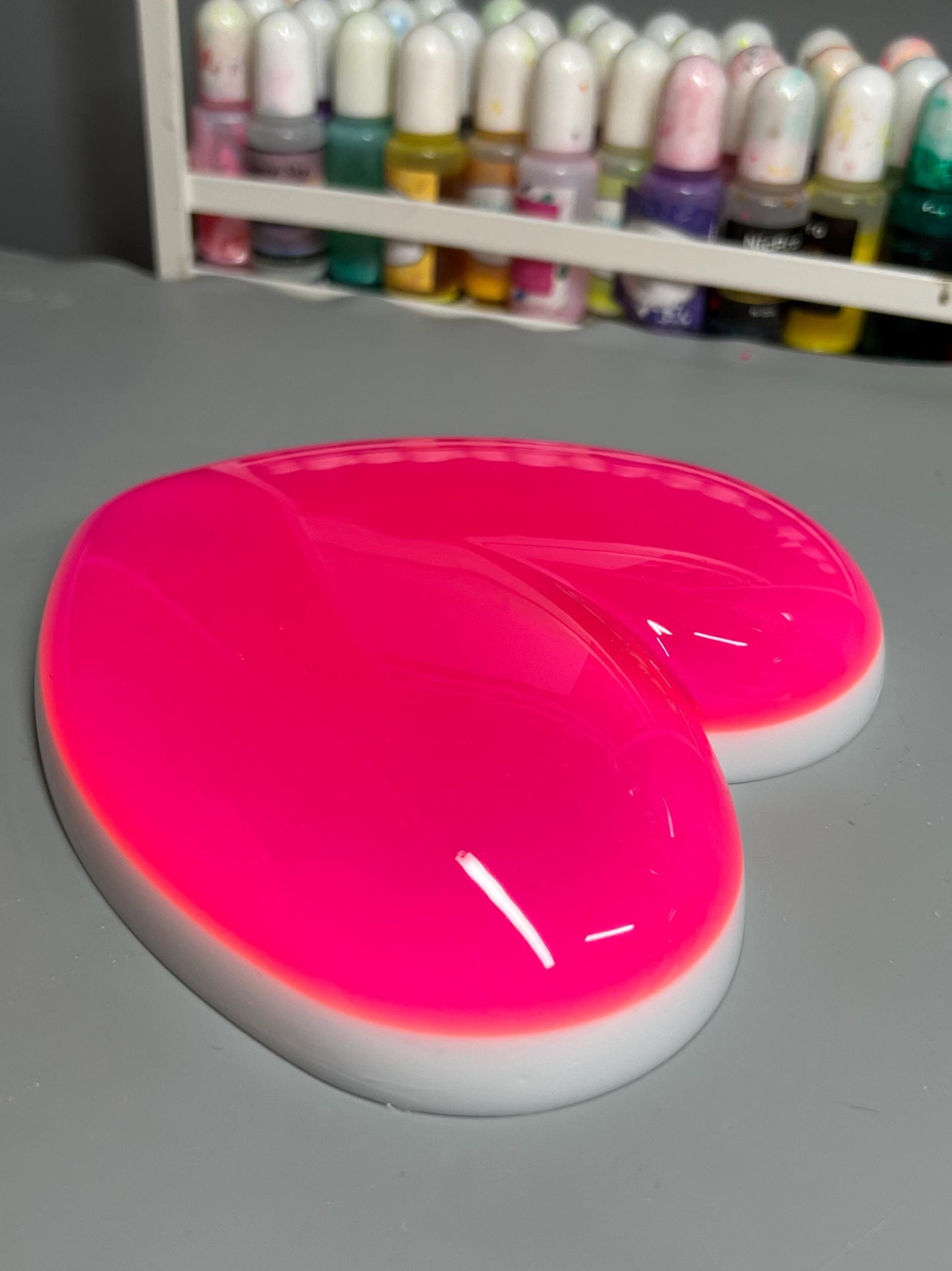 Neon Pink Resin Heart Wall Art – Glossy Candy Heart Pop Art Decor, Kawaii Dopamine Decor
