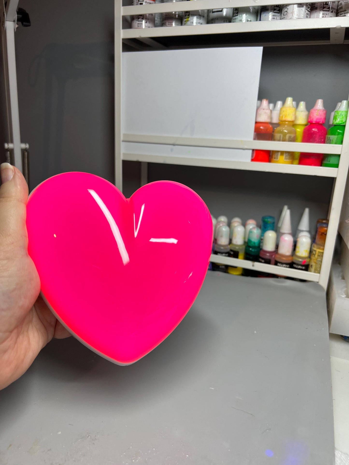 Neon Pink Resin Heart Wall Art – Glossy Candy Heart Pop Art Decor, Kawaii Dopamine Decor