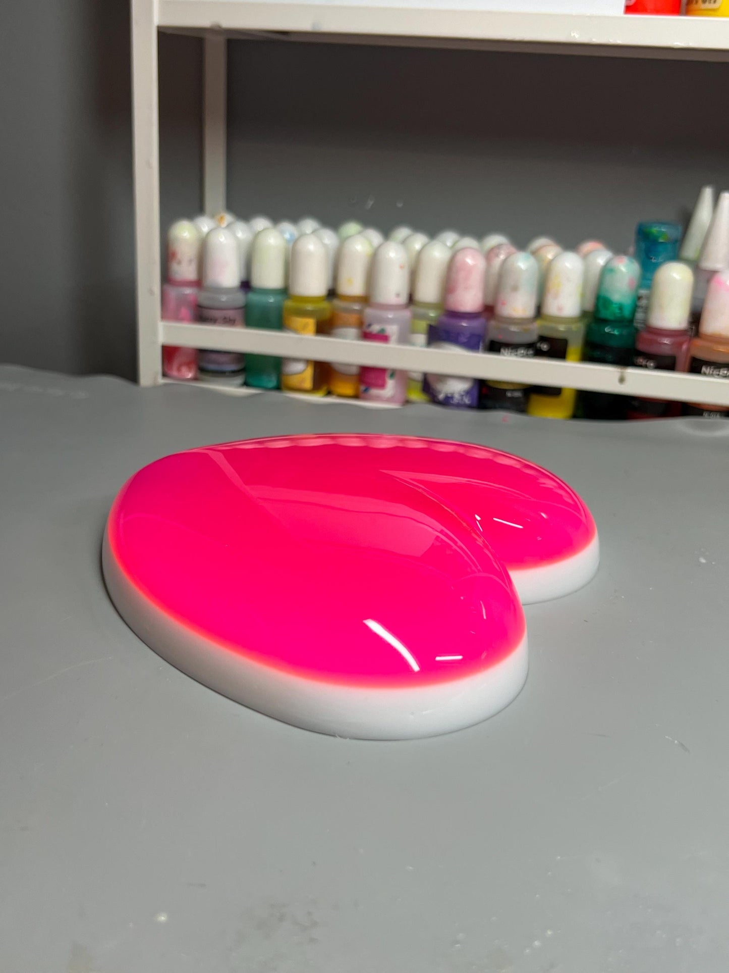 Neon Pink Resin Heart Wall Art – Glossy Candy Heart Pop Art Decor, Kawaii Dopamine Decor