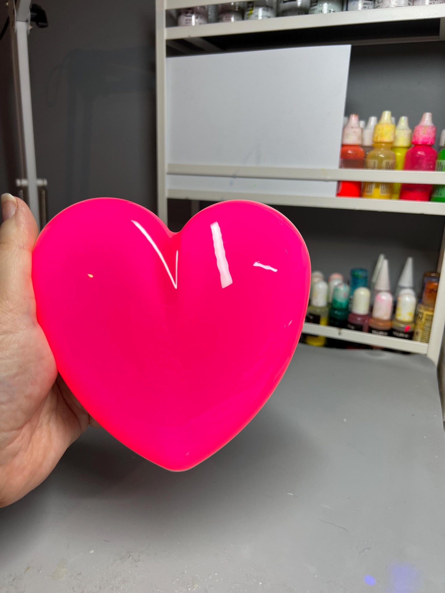Neon Pink Resin Heart Wall Art – Glossy Candy Heart Pop Art Decor, Kawaii Dopamine Decor