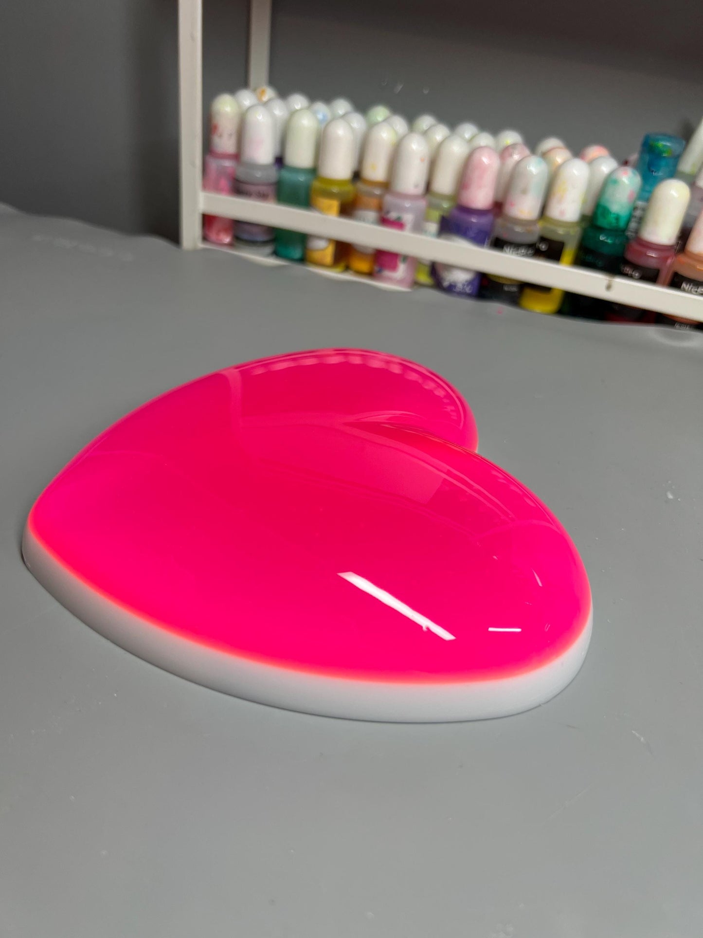 Neon Pink Resin Heart Wall Art – Glossy Candy Heart Pop Art Decor, Kawaii Dopamine Decor
