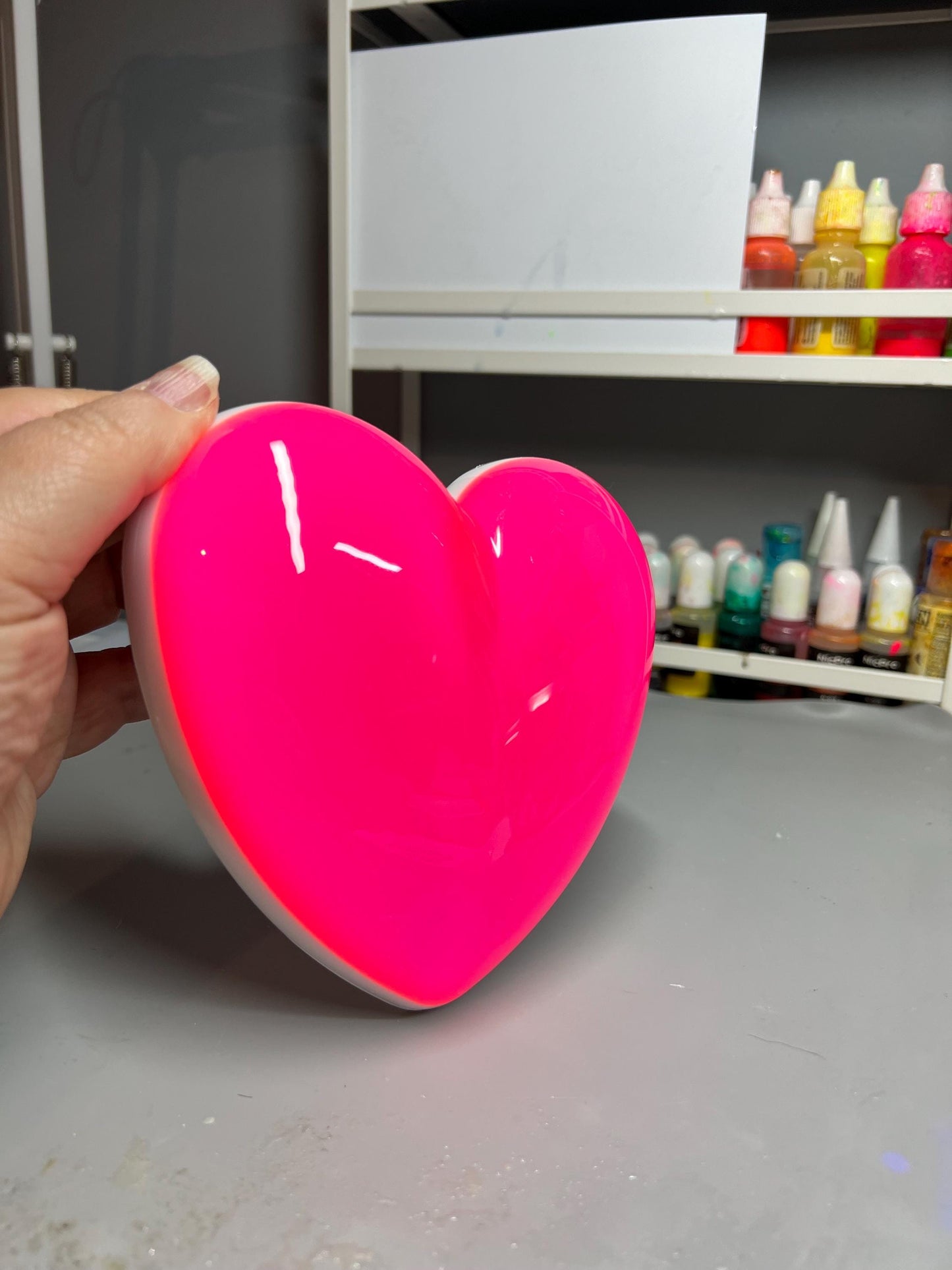 Neon Pink Resin Heart Wall Art – Glossy Candy Heart Pop Art Decor, Kawaii Dopamine Decor