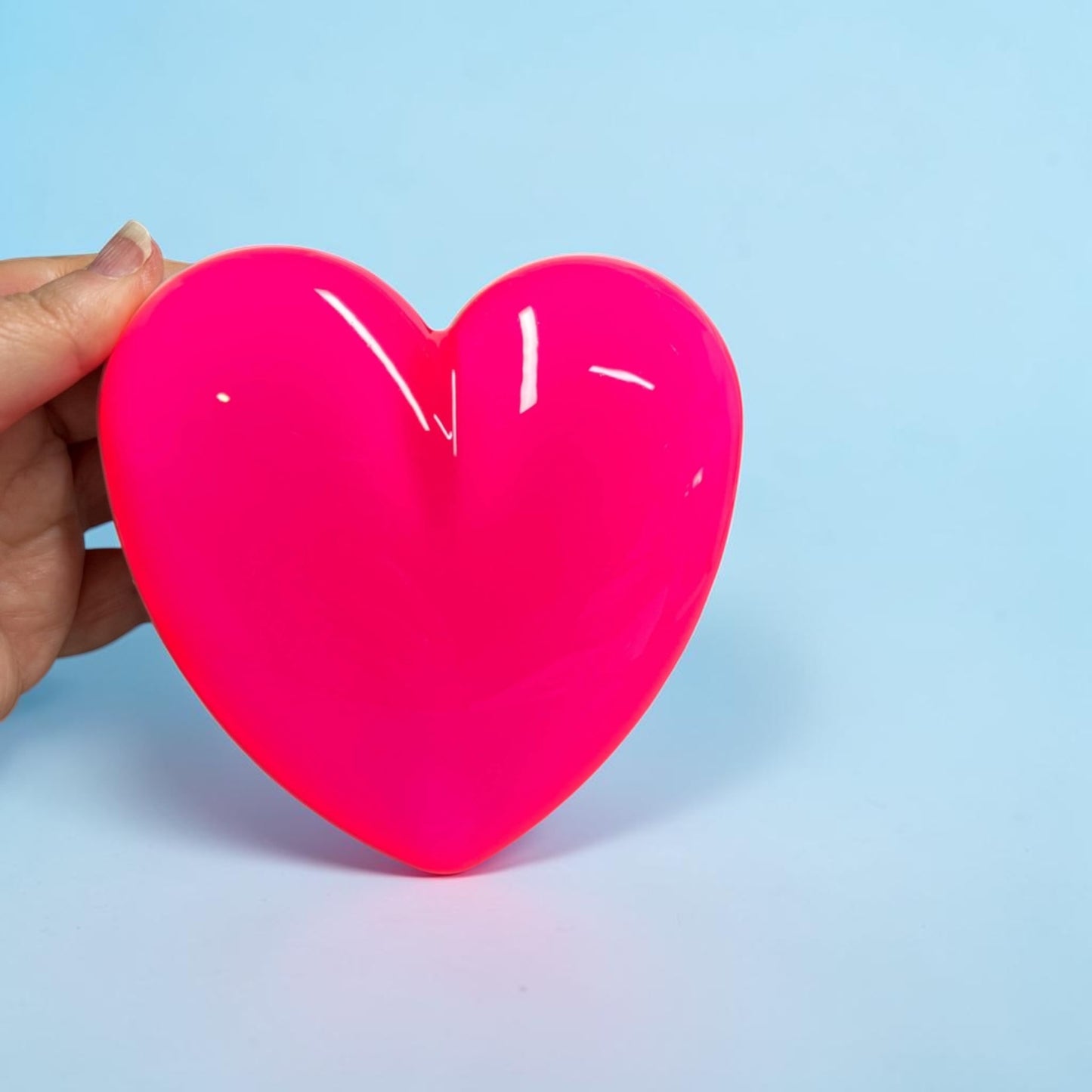 Neon Pink Resin Heart Wall Art – Glossy Candy Heart Pop Art Decor, Kawaii Dopamine Decor