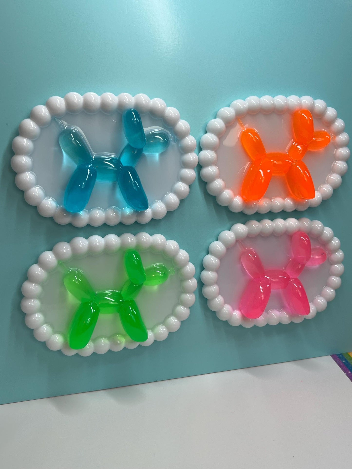 3D Balloon Dog Wall Art – Pop Art Candy Sculpture, Neon Resin Decor, Kawaii Dopamine Art, Colorful Mini Wall Piece
