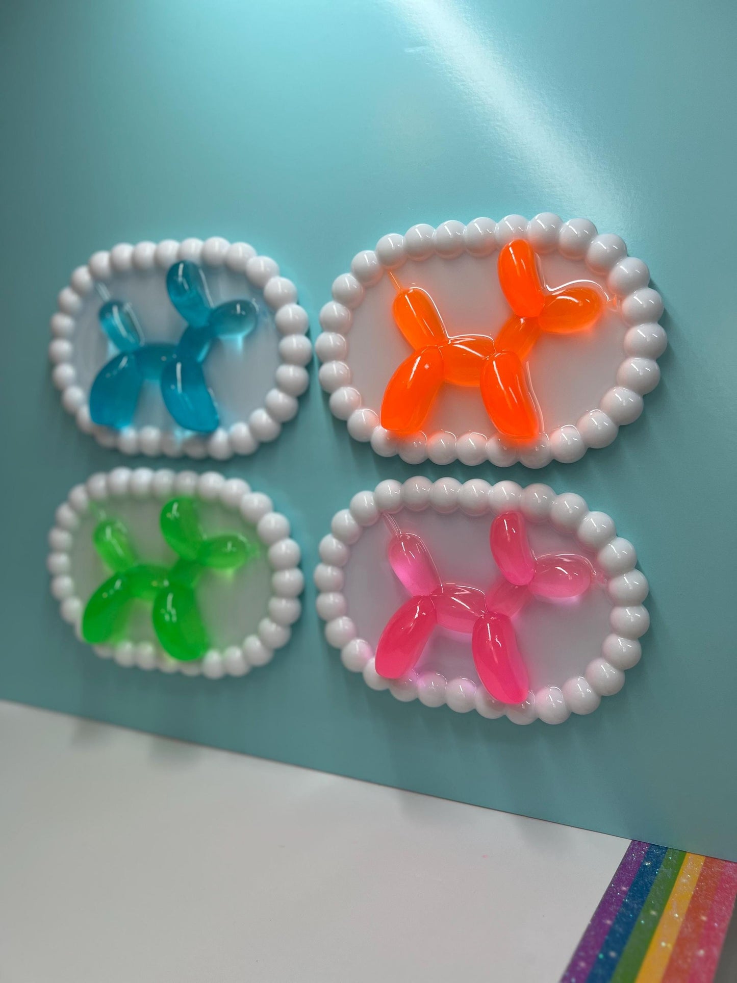 3D Balloon Dog Wall Art – Pop Art Candy Sculpture, Neon Resin Decor, Kawaii Dopamine Art, Colorful Mini Wall Piece