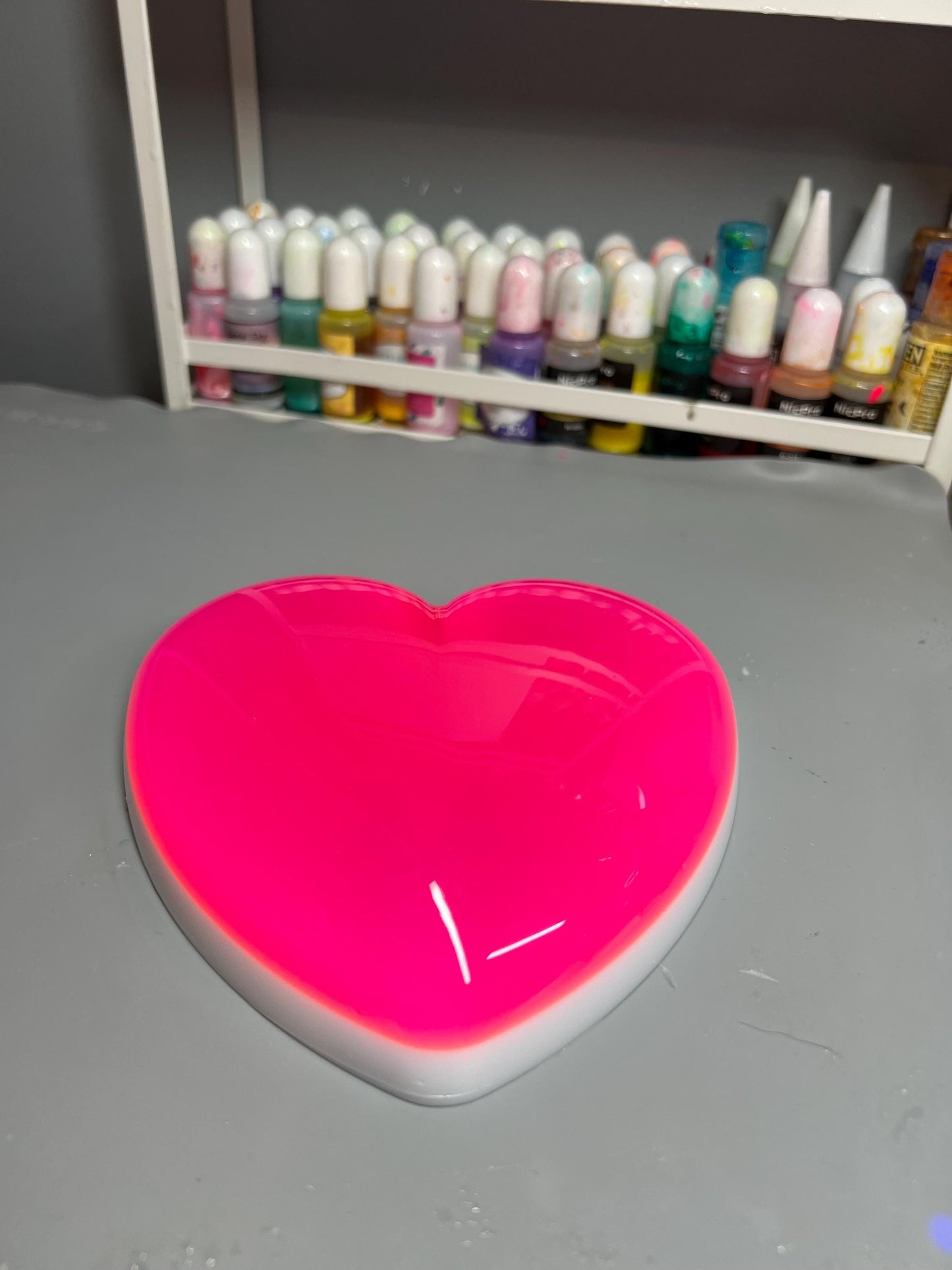 Neon Pink Resin Heart Wall Art – Glossy Candy Heart Pop Art Decor, Kawaii Dopamine Decor
